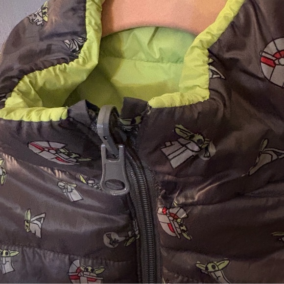 Star Wars Mandalorian Reversible Puffer Jacket Grogu Black Green Small - Picture 3 of 11